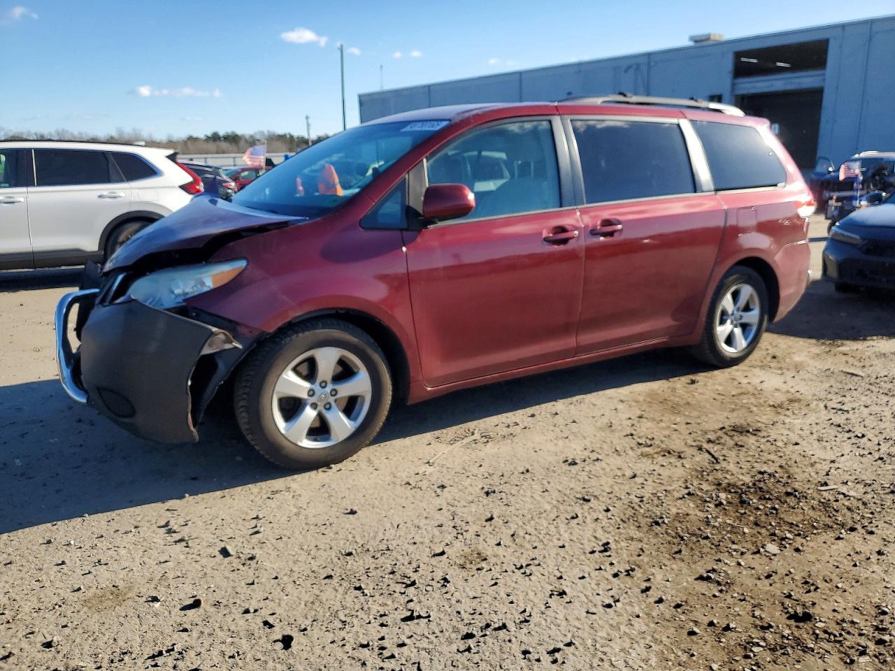 2014 TOYOTA SIENNA