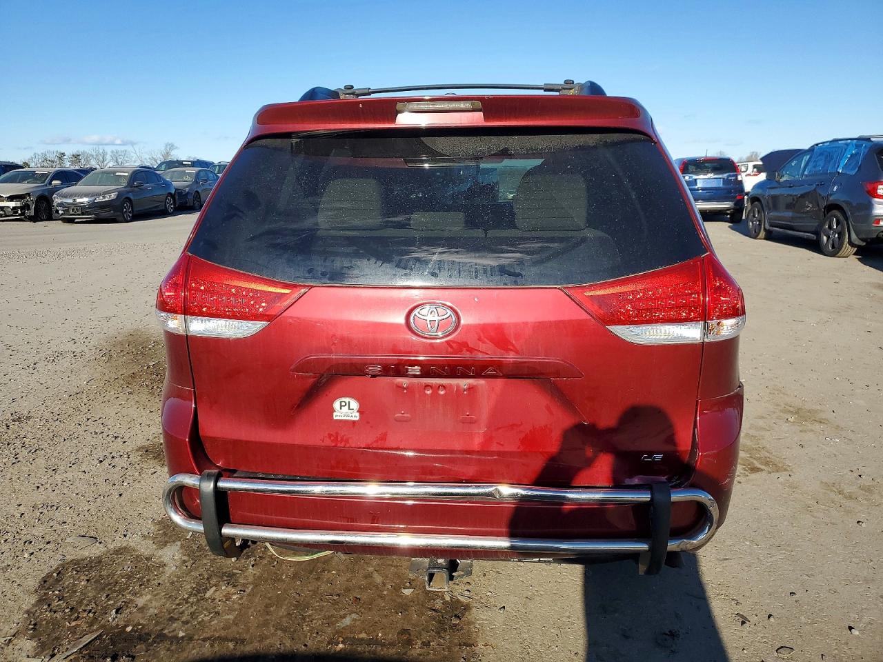 2014 TOYOTA SIENNA LE photo 6