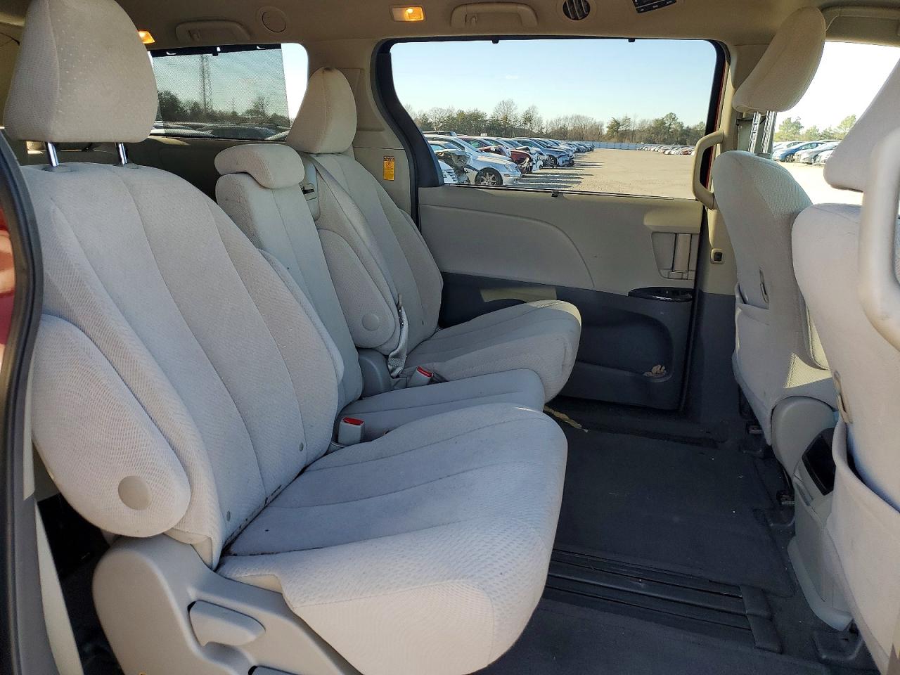 2014 TOYOTA SIENNA LE photo 11