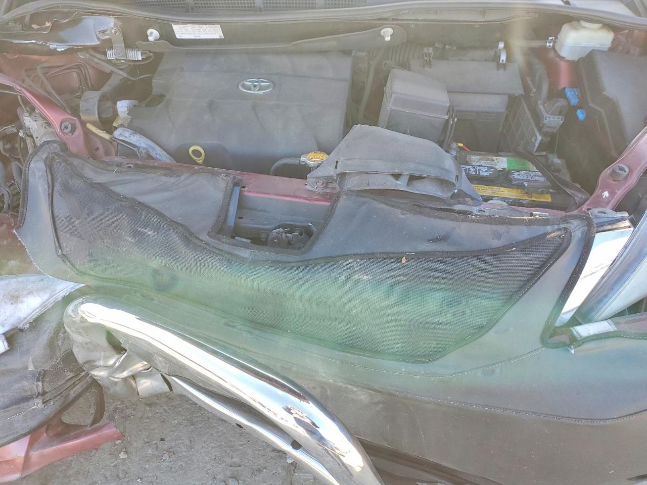 2014 TOYOTA SIENNA LE photo 12
