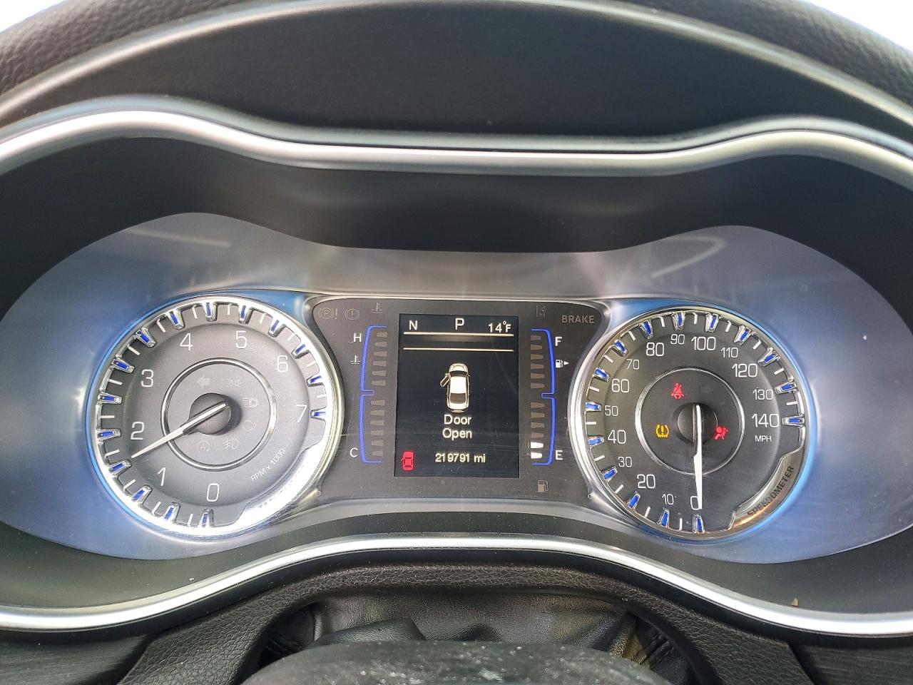 2015 CHRYSLER 200 LIMITED photo 9