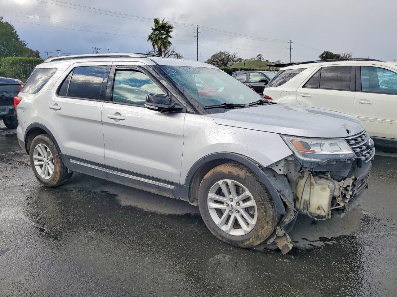 2016 FORD EXPLORER XLT photo 4