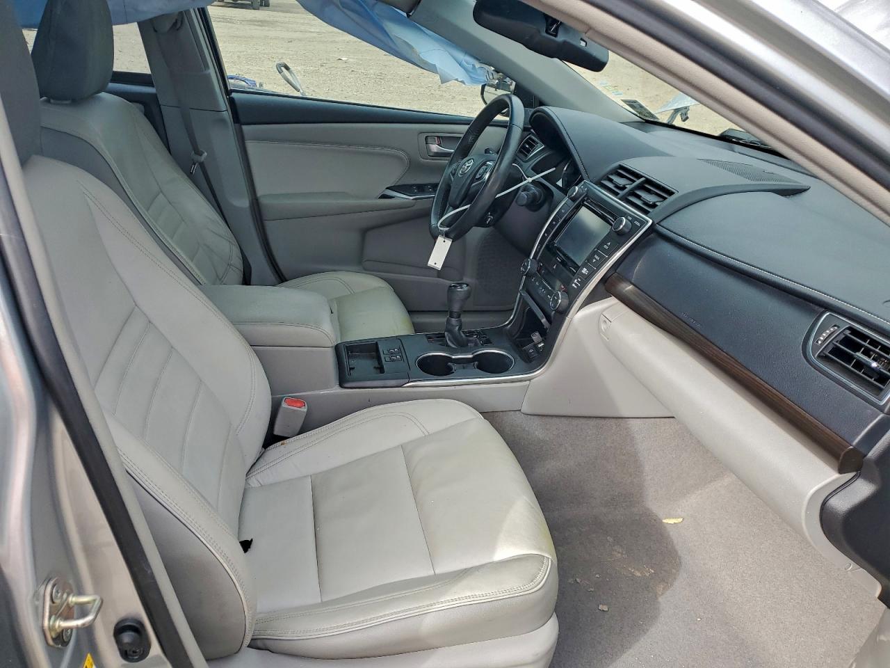 2017 TOYOTA CAMRY LE photo 25