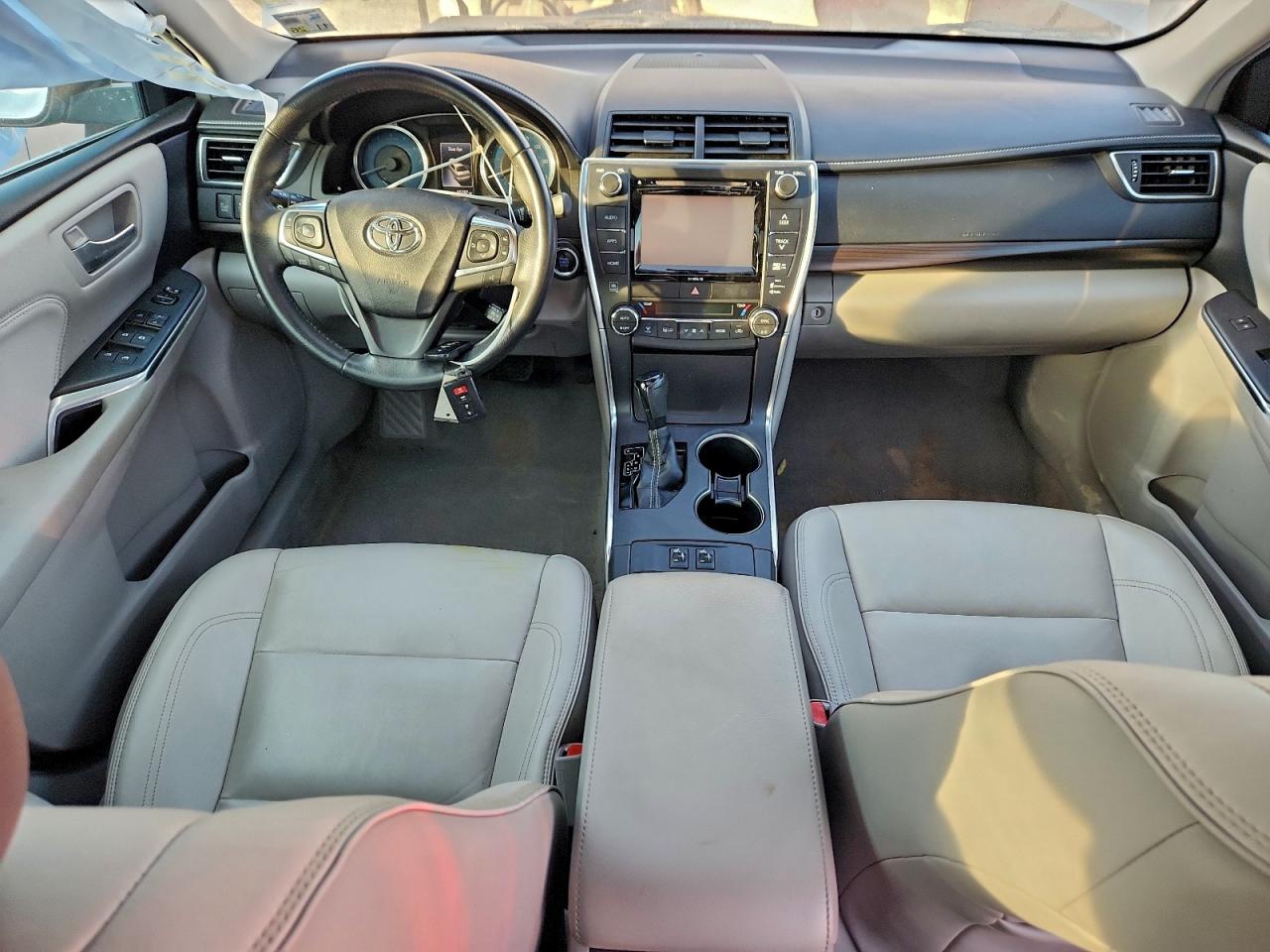 2017 TOYOTA CAMRY LE photo 29