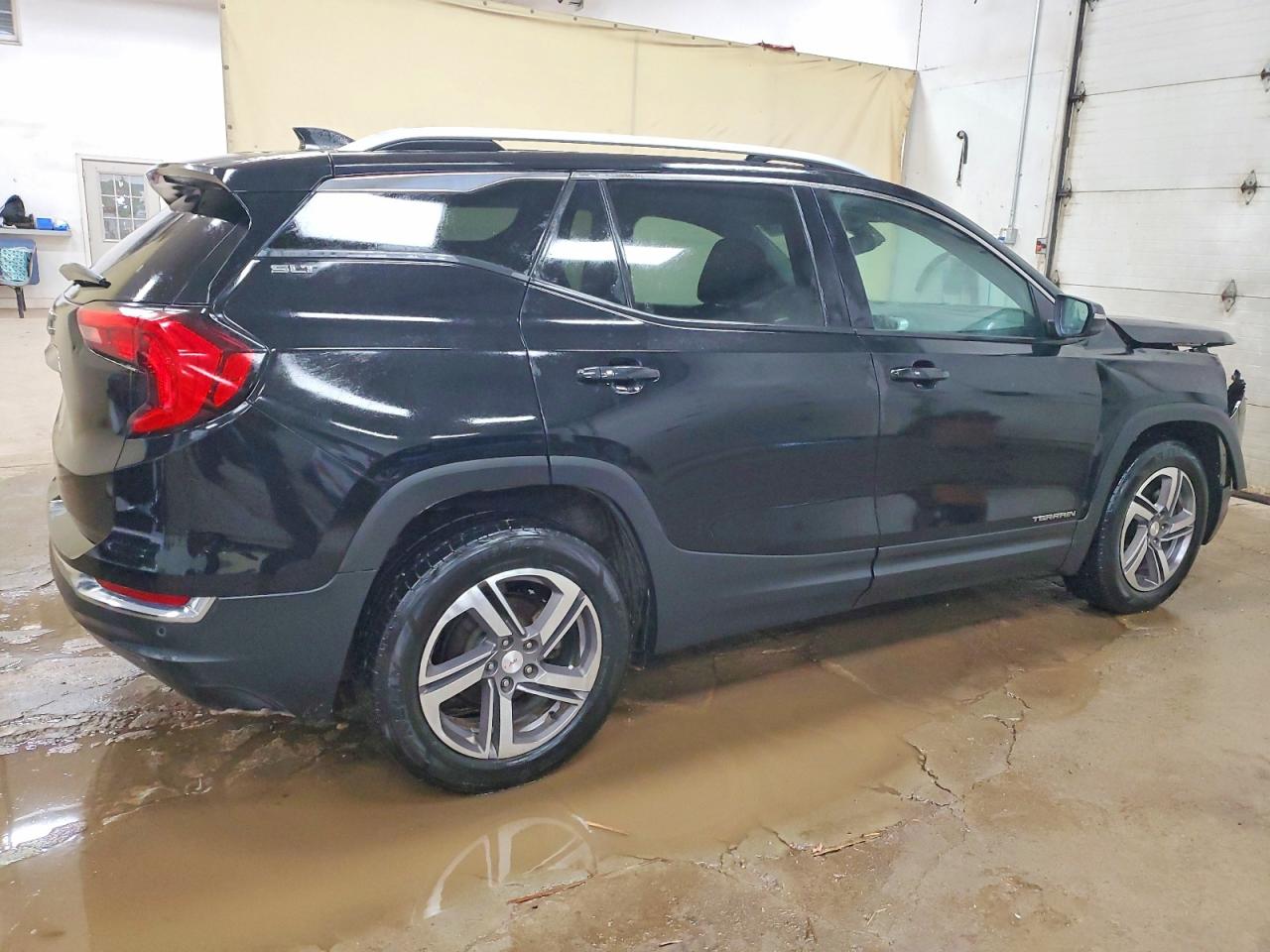 2018 GMC TERRAIN SLT photo 3