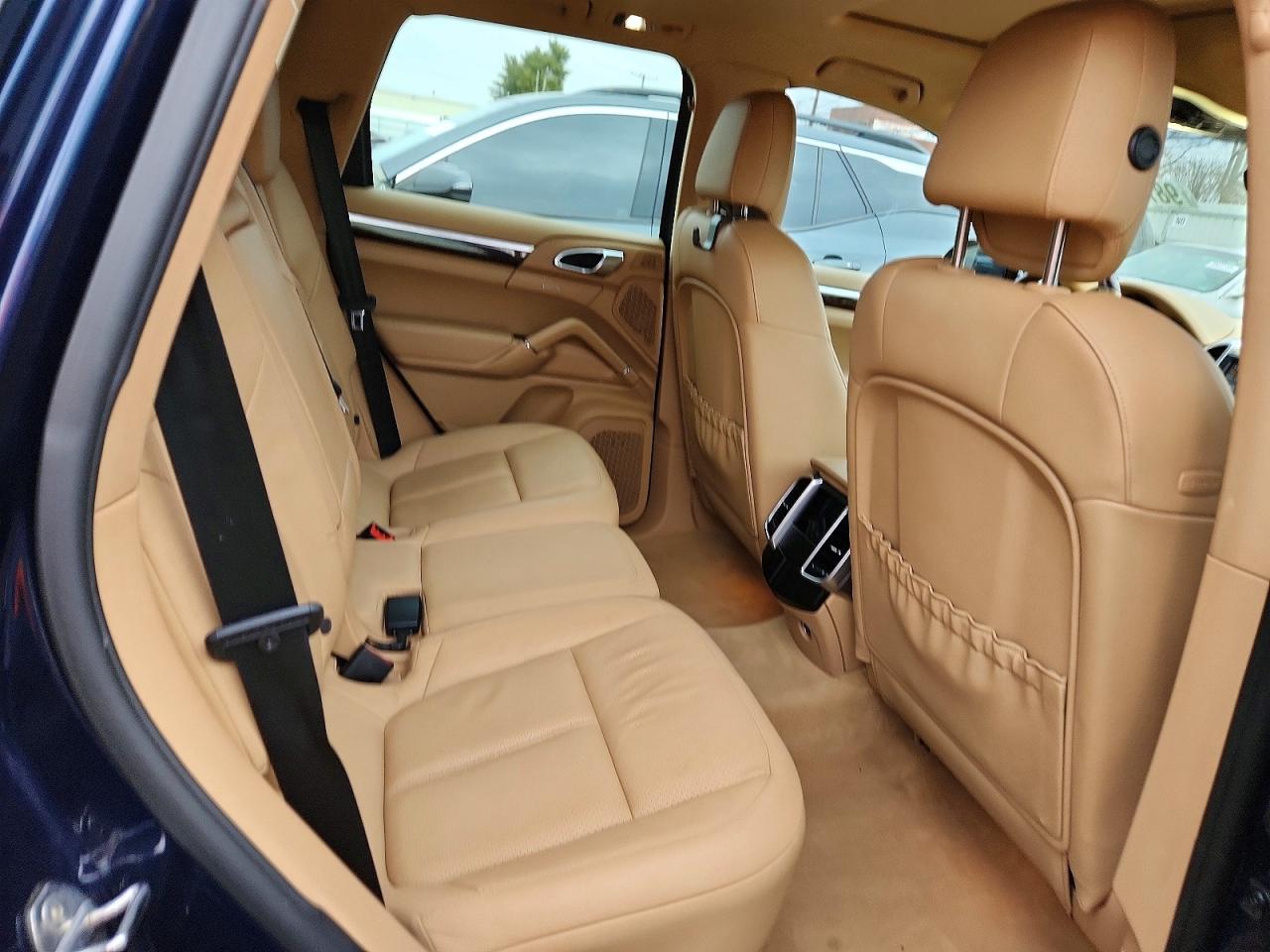 2013 PORSCHE CAYENNE photo 11