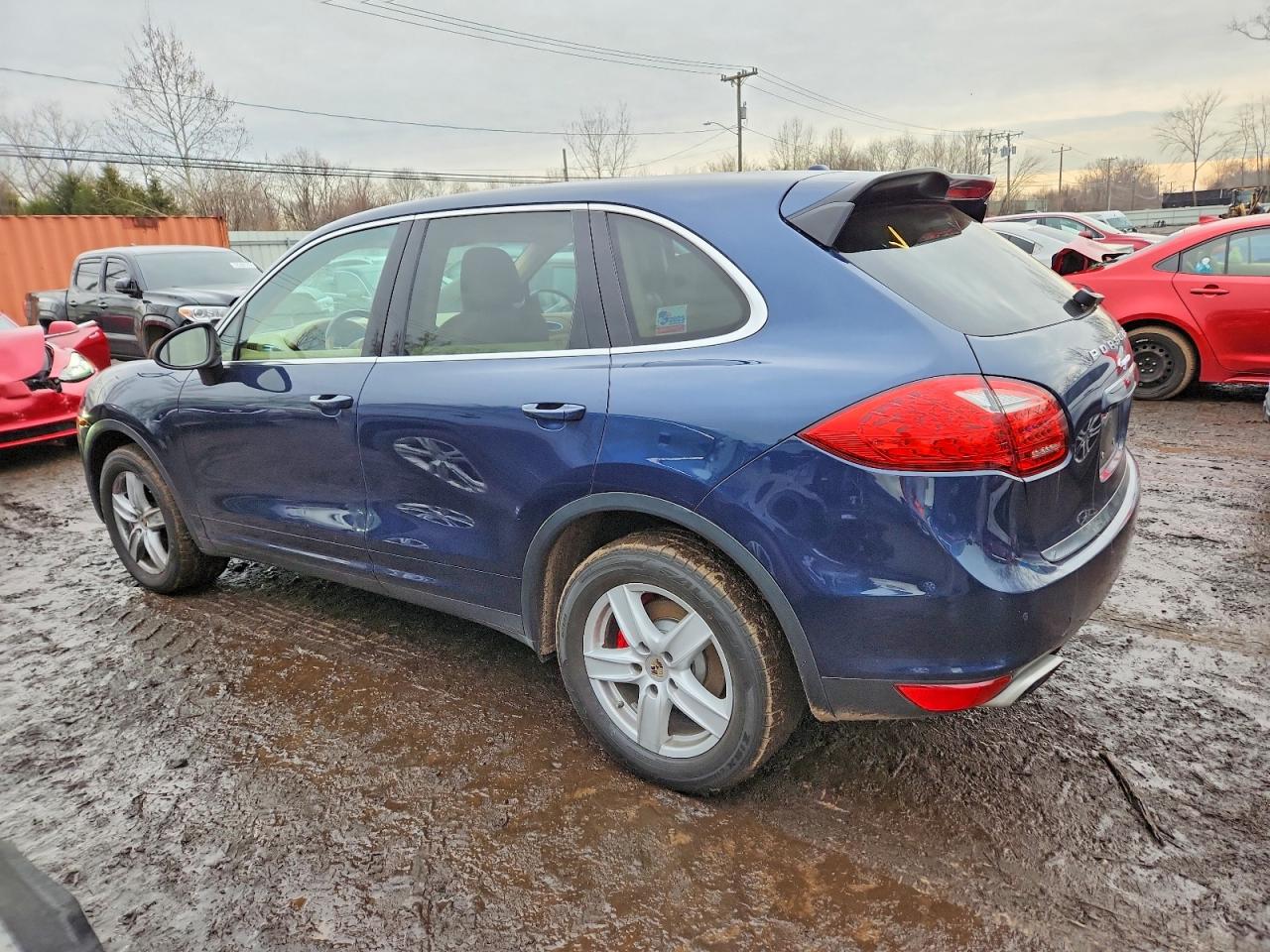 2013 PORSCHE CAYENNE photo 2