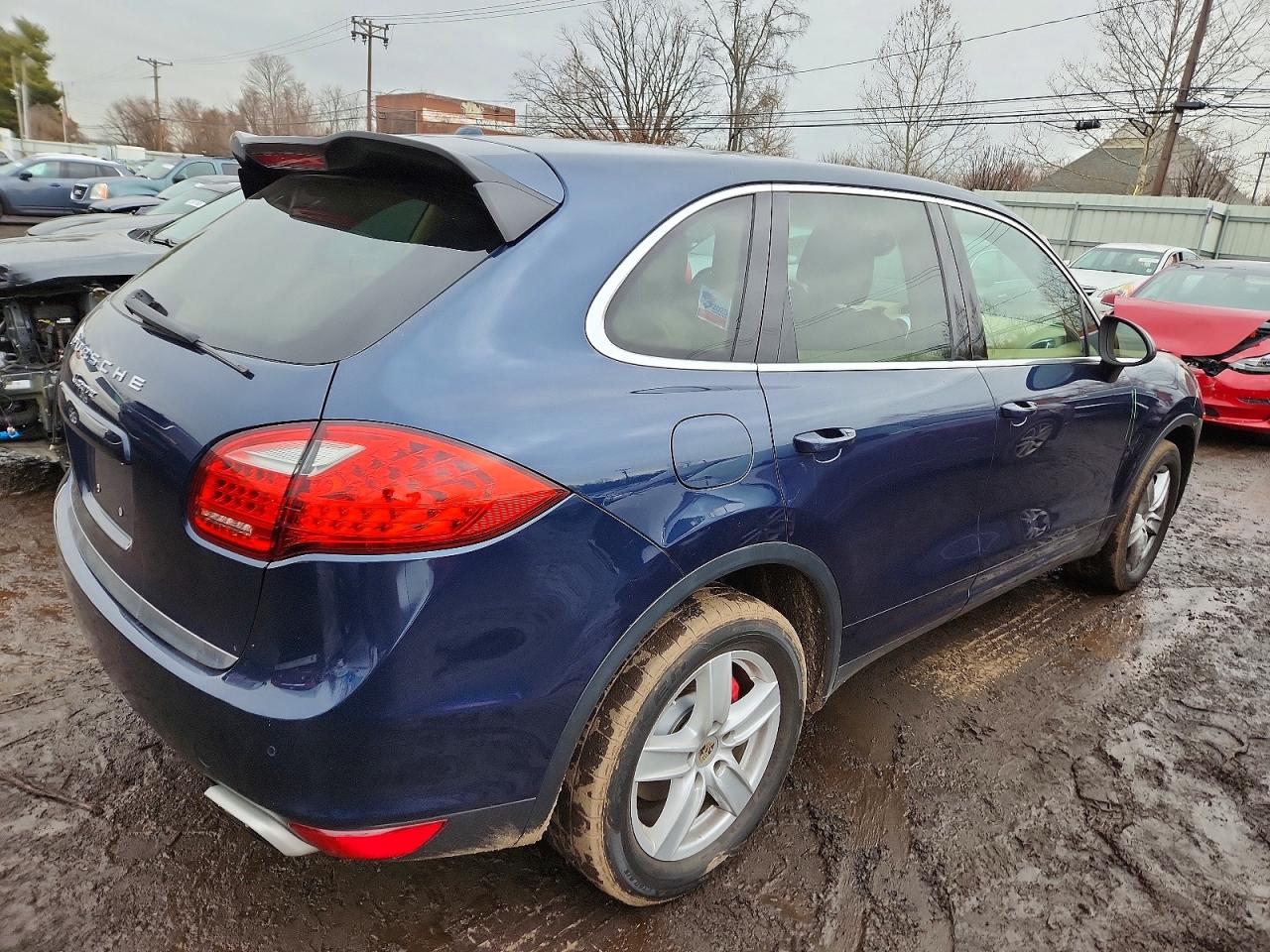 2013 PORSCHE CAYENNE photo 3