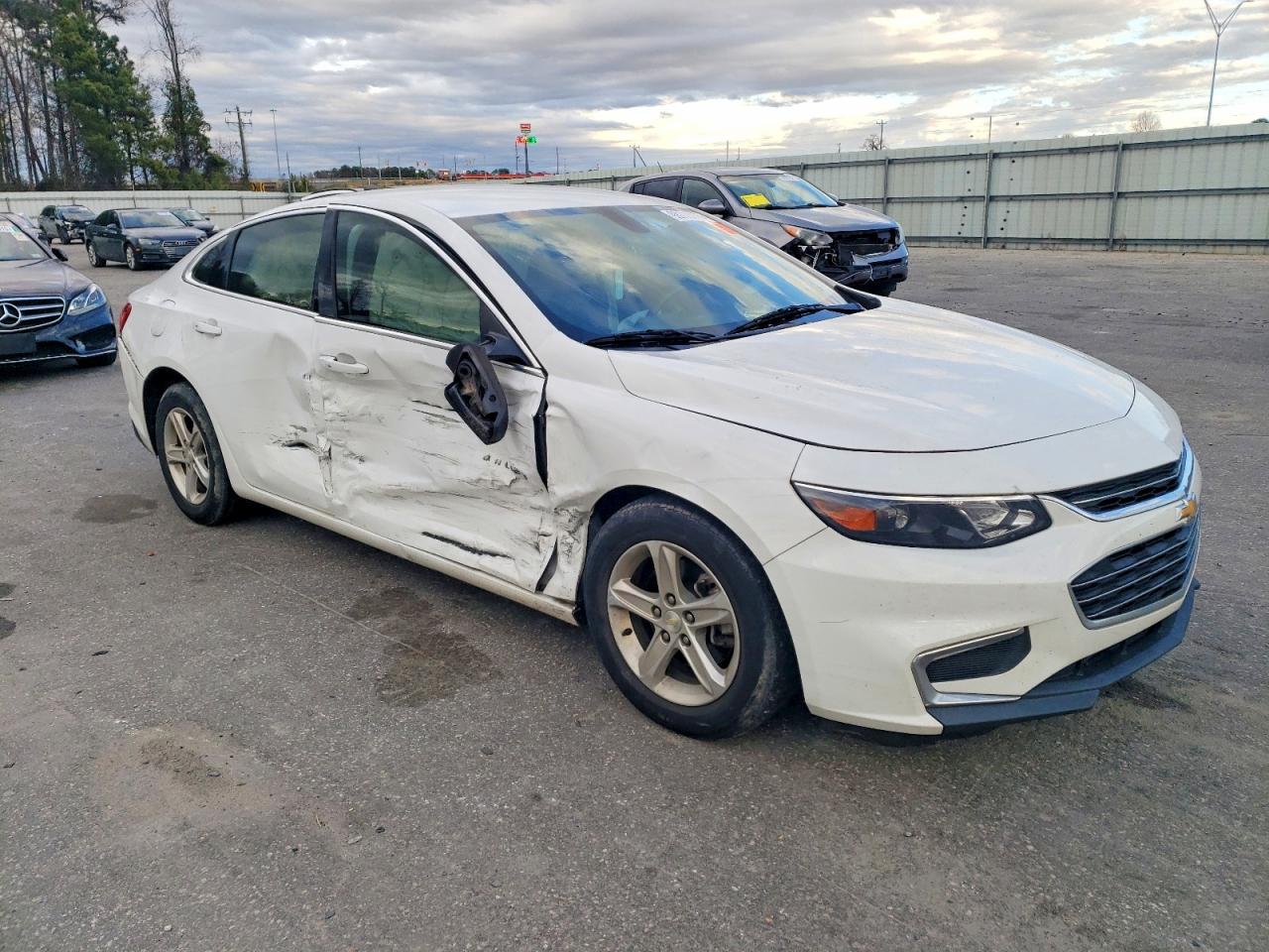 2018 CHEVROLET MALIBU LS photo 4