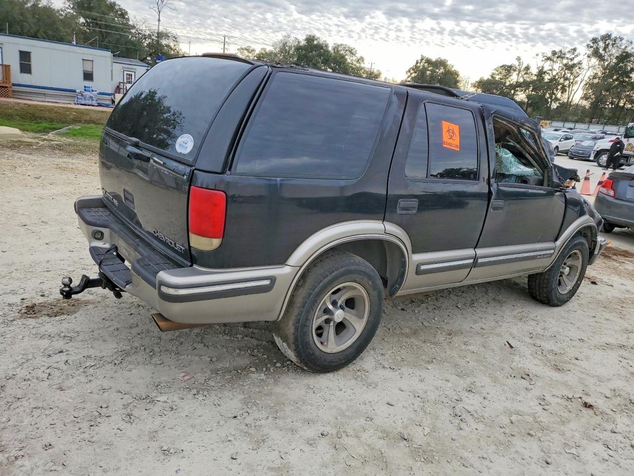 1998 CHEVROLET BLAZER photo 3