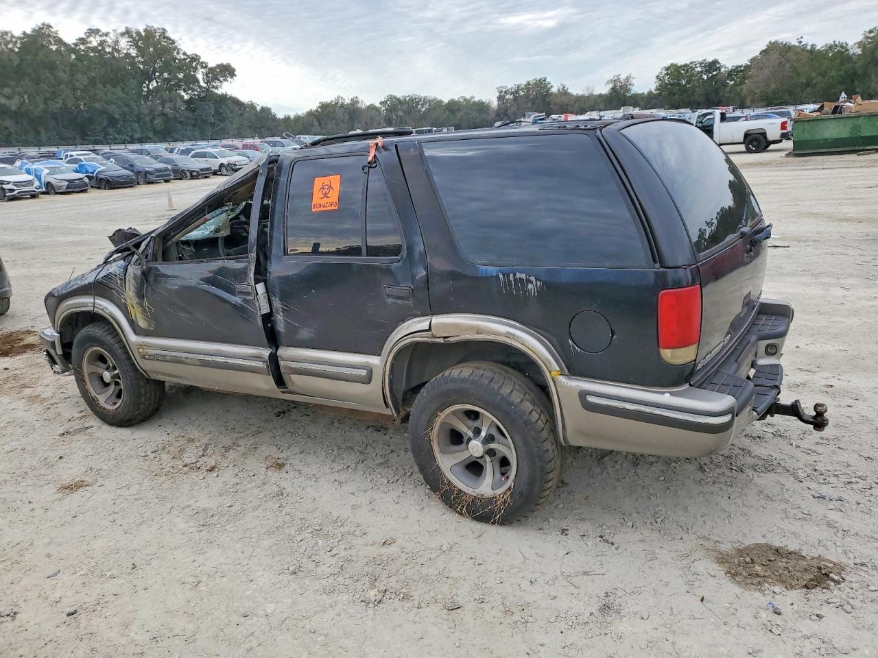 1998 CHEVROLET BLAZER photo 2
