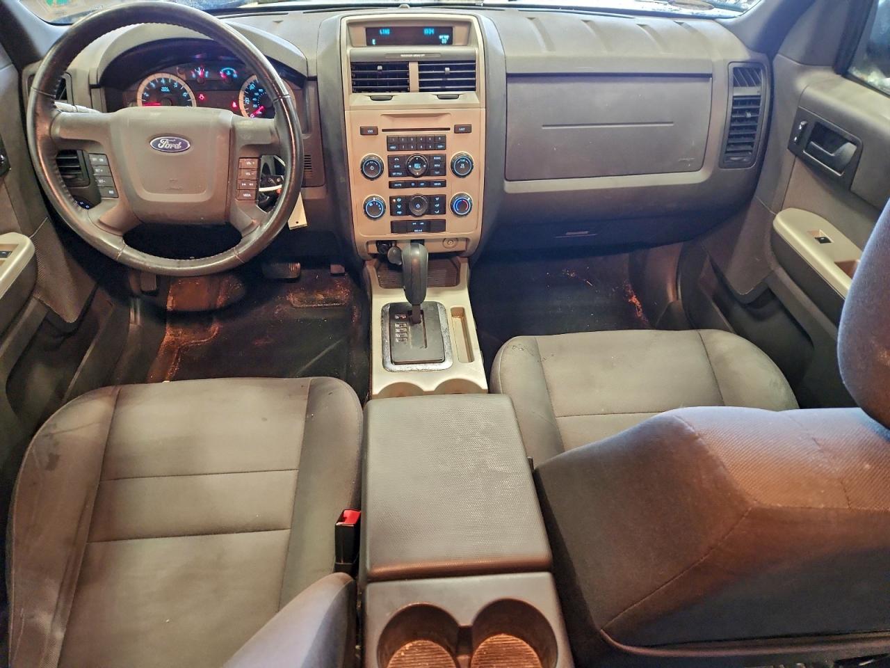 2011 FORD ESCAPE XLT photo 8