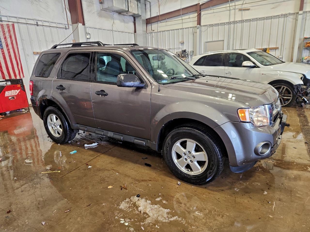 2011 FORD ESCAPE XLT photo 4