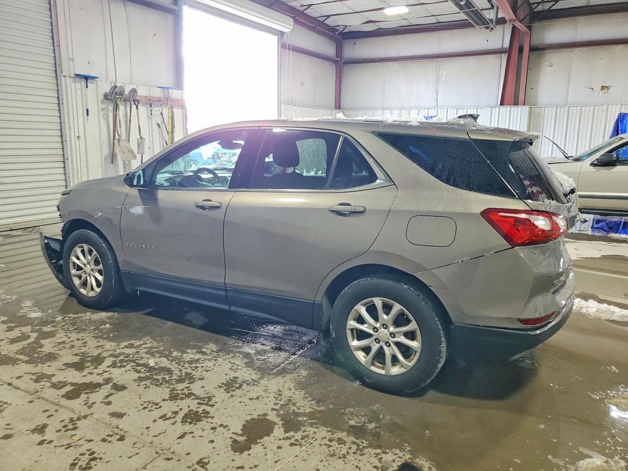 2018 CHEVROLET EQUINOX LT photo 2