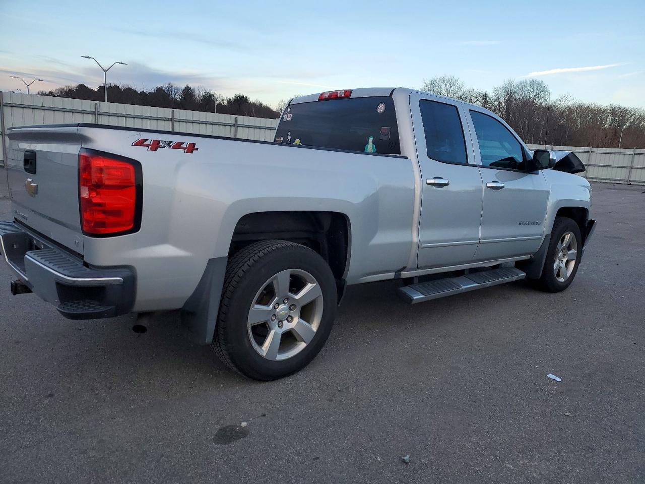 2018 CHEVROLET SILVERADO K1500 LT photo 3