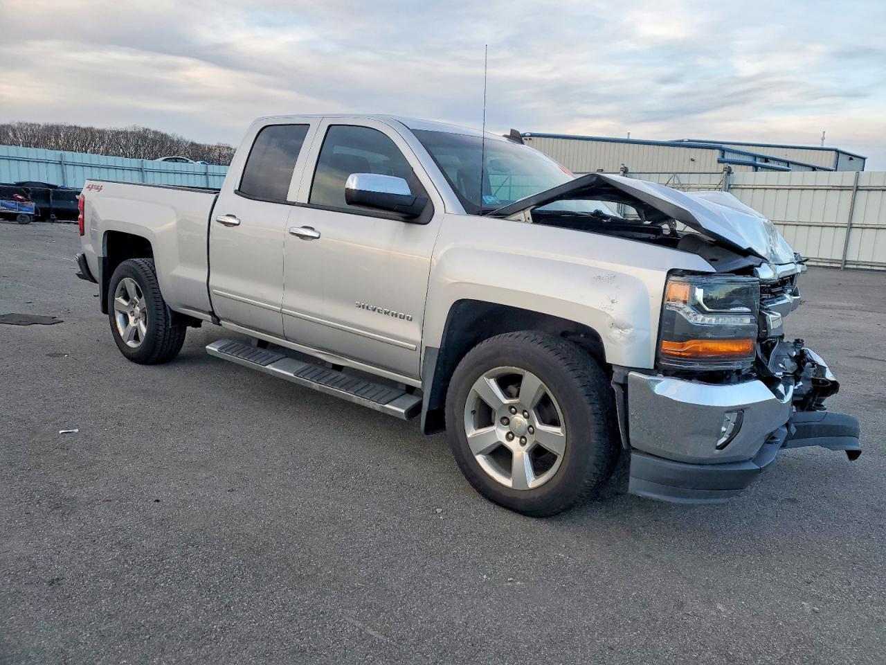 2018 CHEVROLET SILVERADO K1500 LT photo 4
