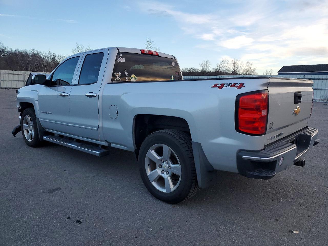2018 CHEVROLET SILVERADO K1500 LT photo 2