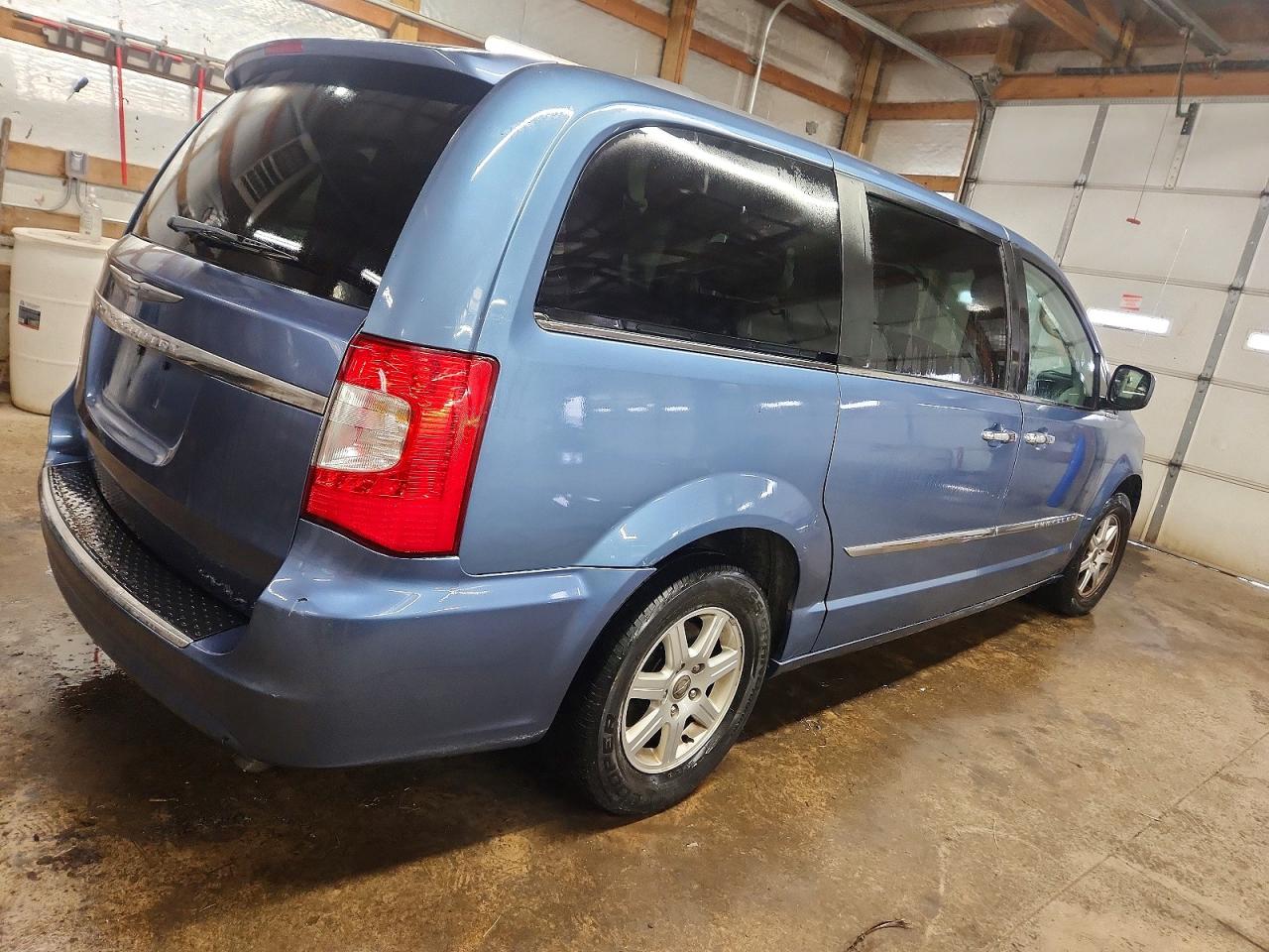 2011 CHRYSLER TOWN & COUNTRY TOURING photo 7