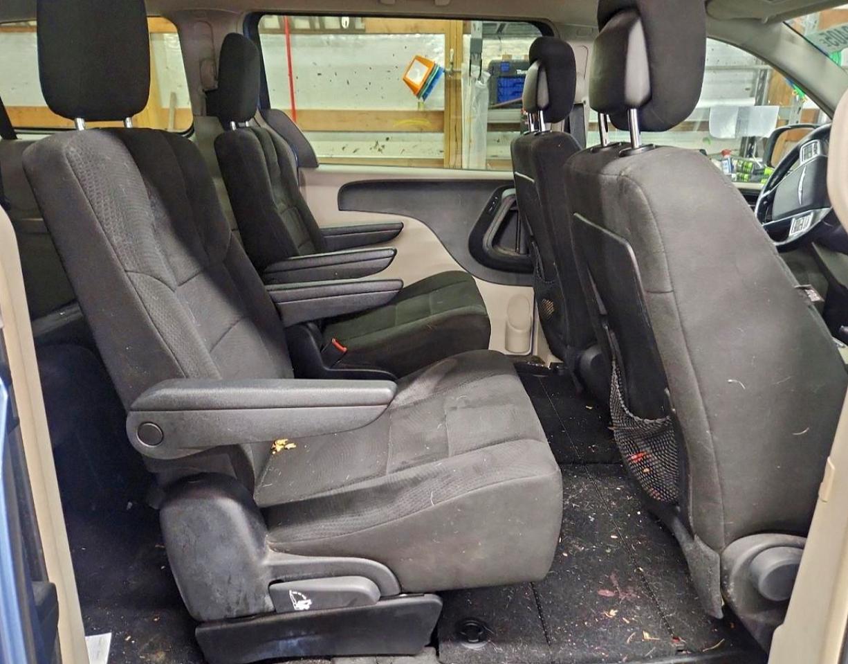 2011 CHRYSLER TOWN & COUNTRY TOURING photo 31