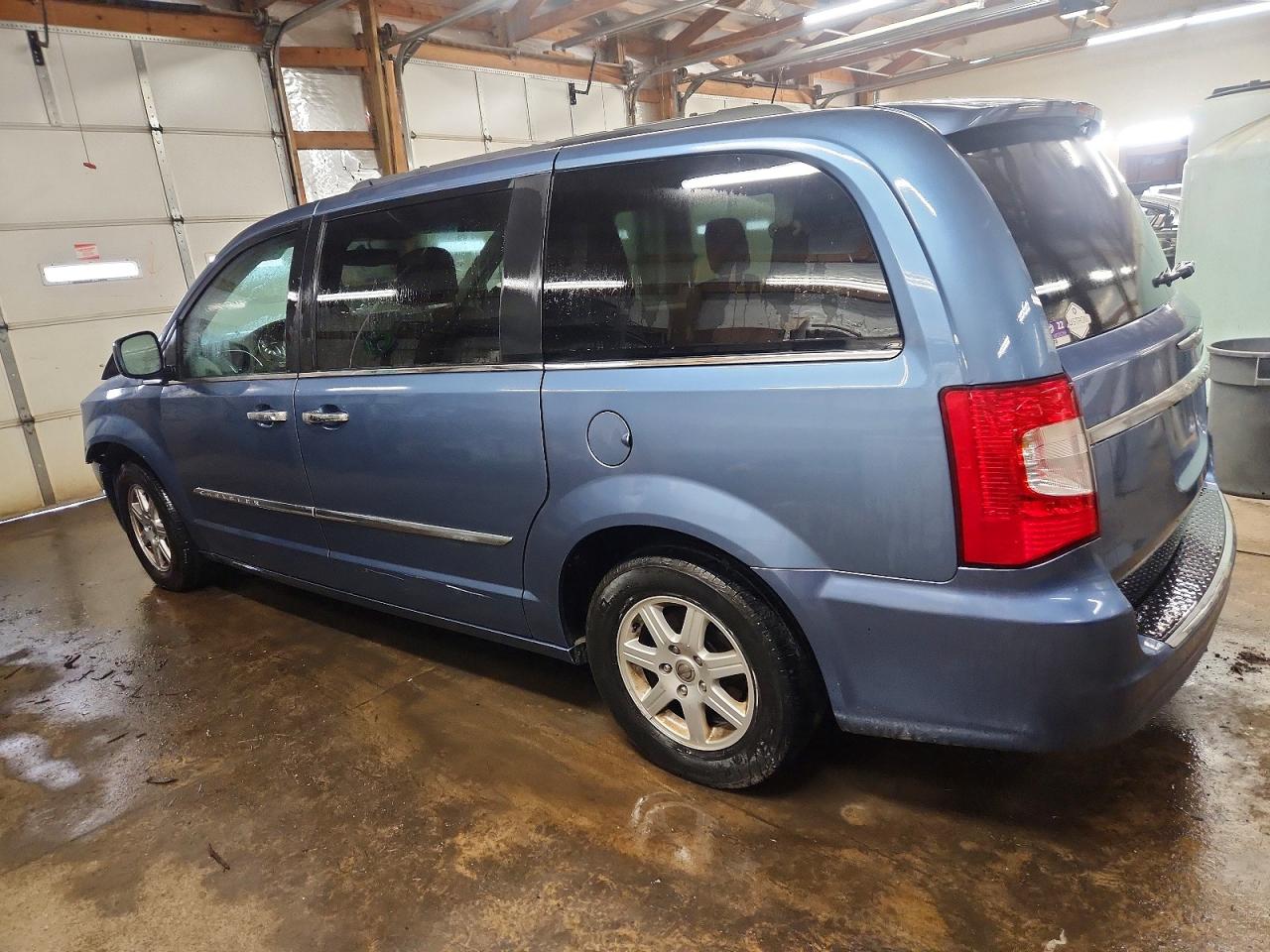 2011 CHRYSLER TOWN & COUNTRY TOURING photo 4