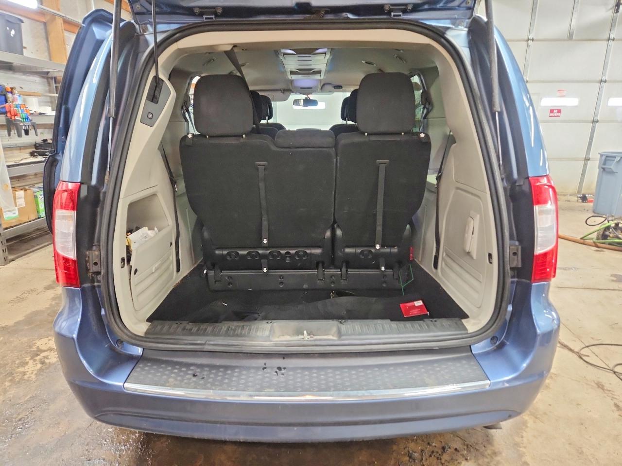 2011 CHRYSLER TOWN & COUNTRY TOURING photo 16