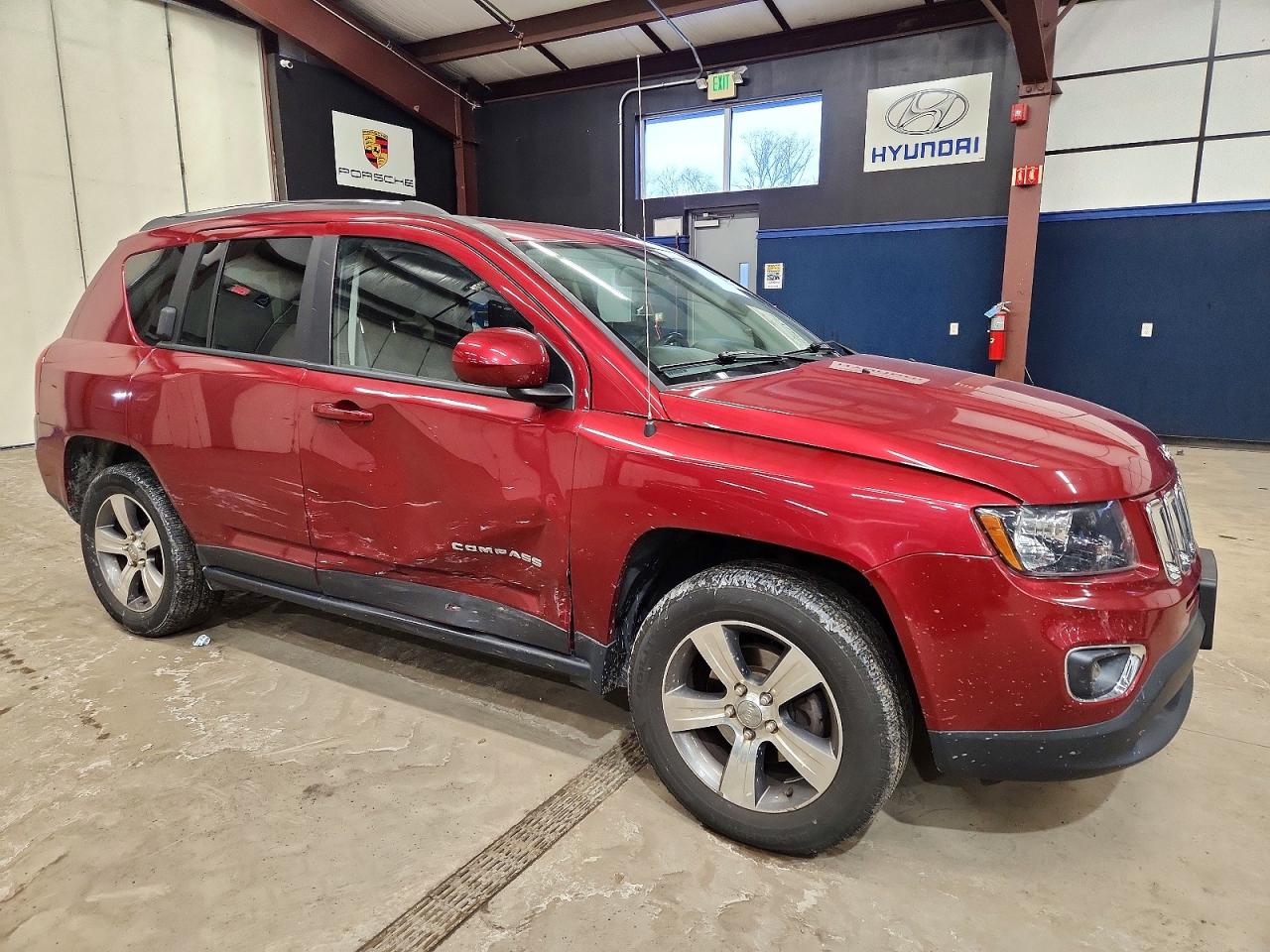 2017 JEEP COMPASS LATITUDE photo 4