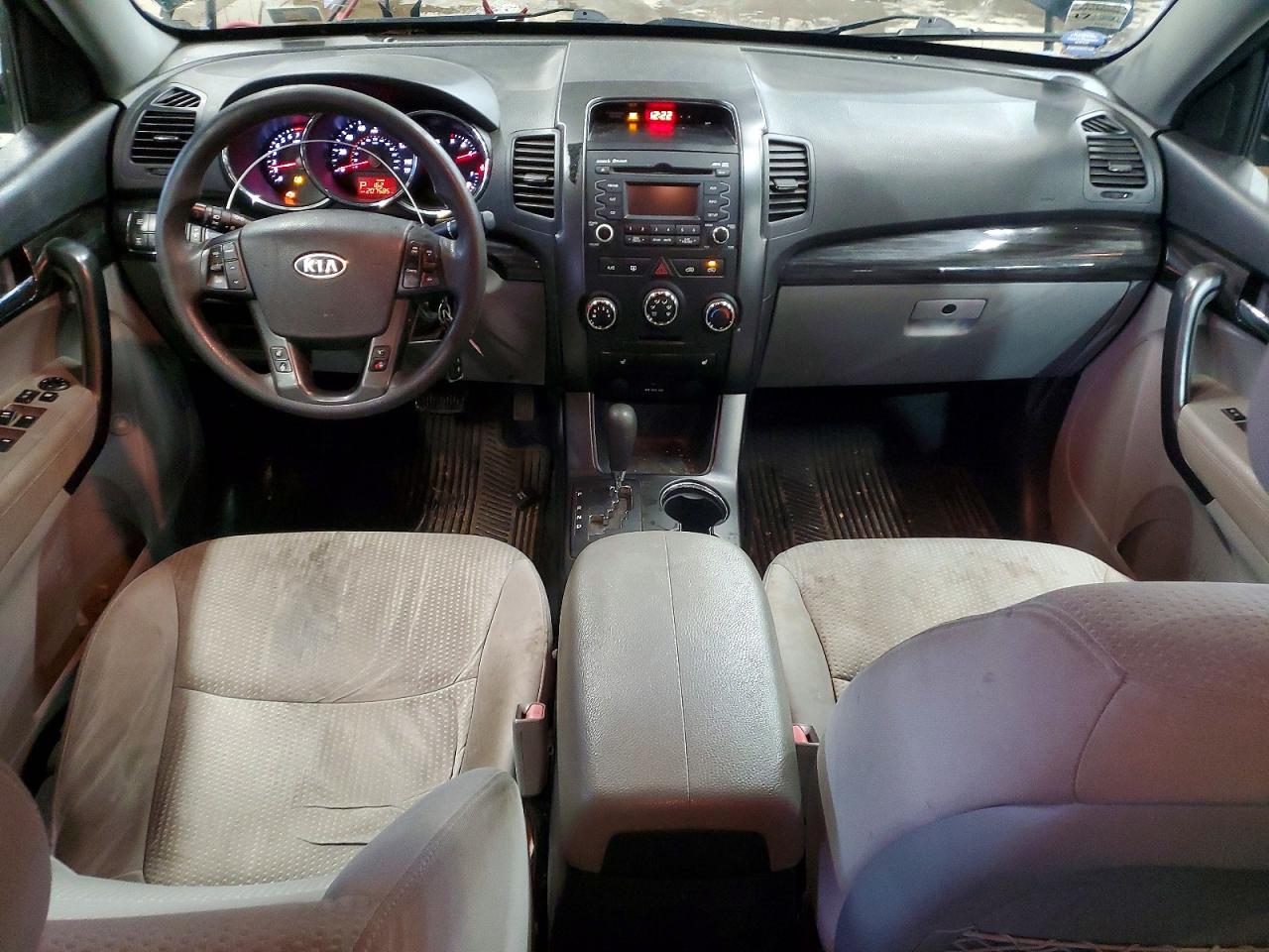 2012 KIA SORENTO BASE photo 8