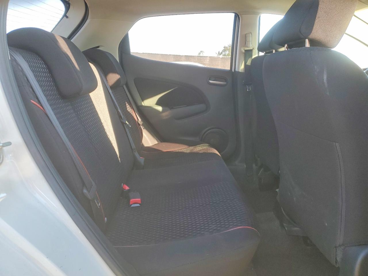2011 MAZDA MAZDA2 photo 10