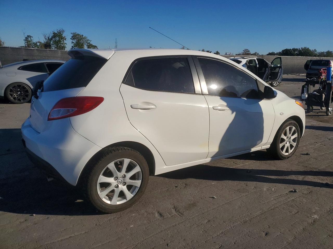 2011 MAZDA MAZDA2 photo 3