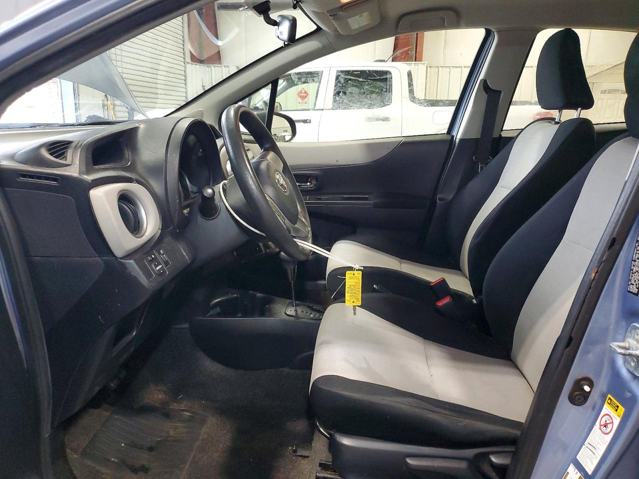 2012 TOYOTA YARIS photo 7