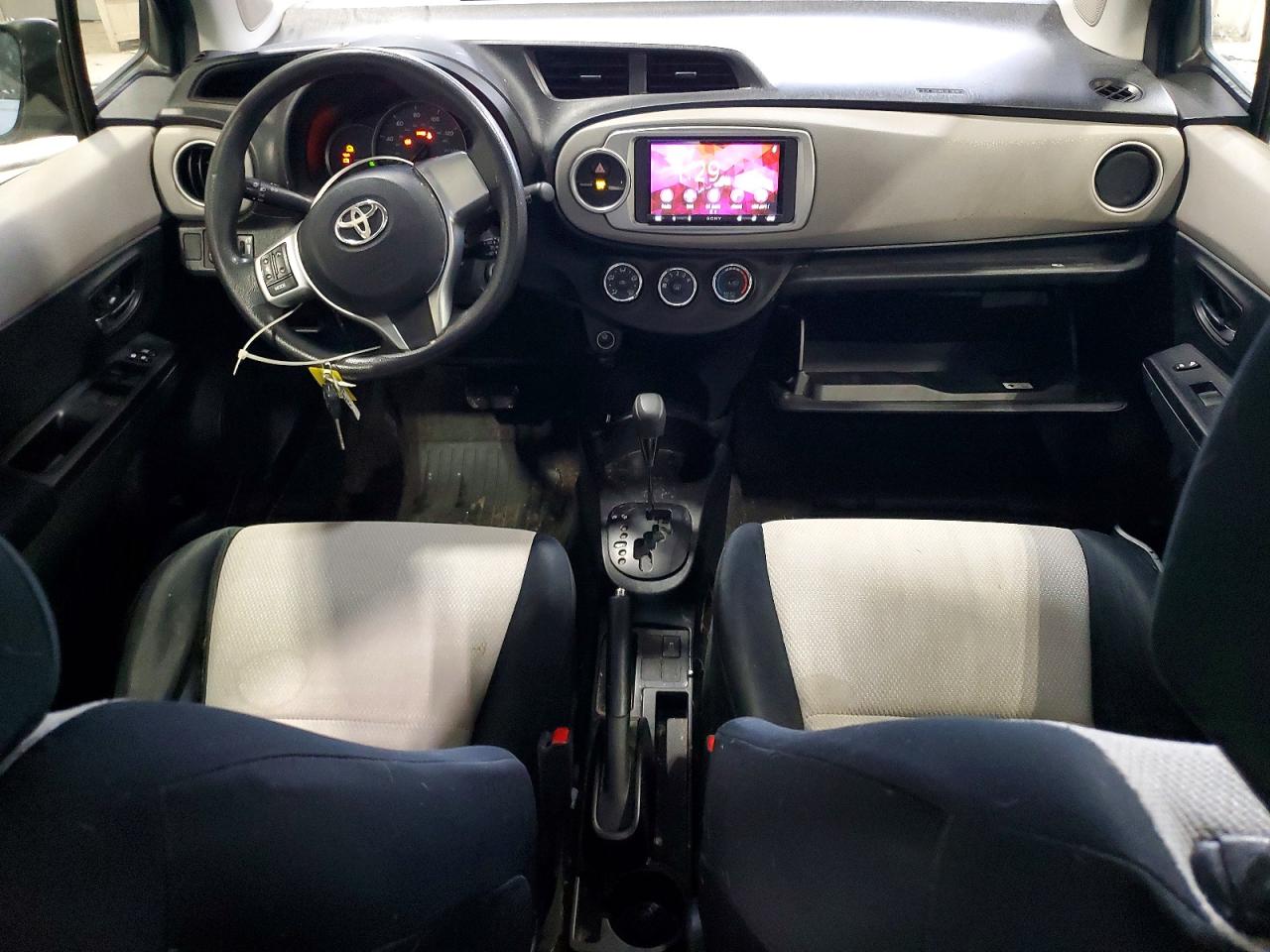2012 TOYOTA YARIS photo 8