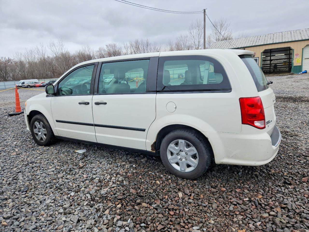 2012 DODGE GRAND CARAVAN SE photo 2