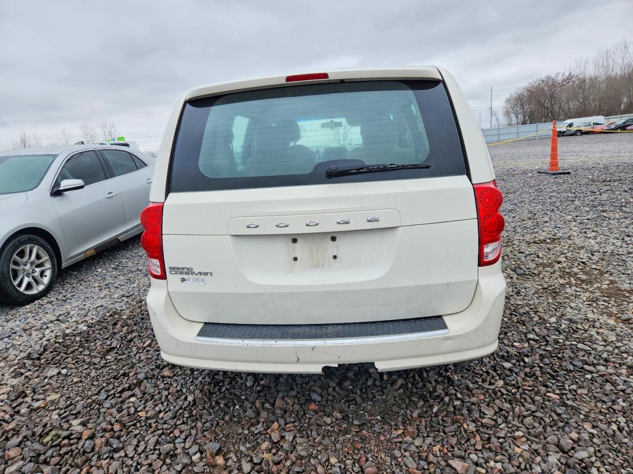 2012 DODGE GRAND CARAVAN SE photo 6
