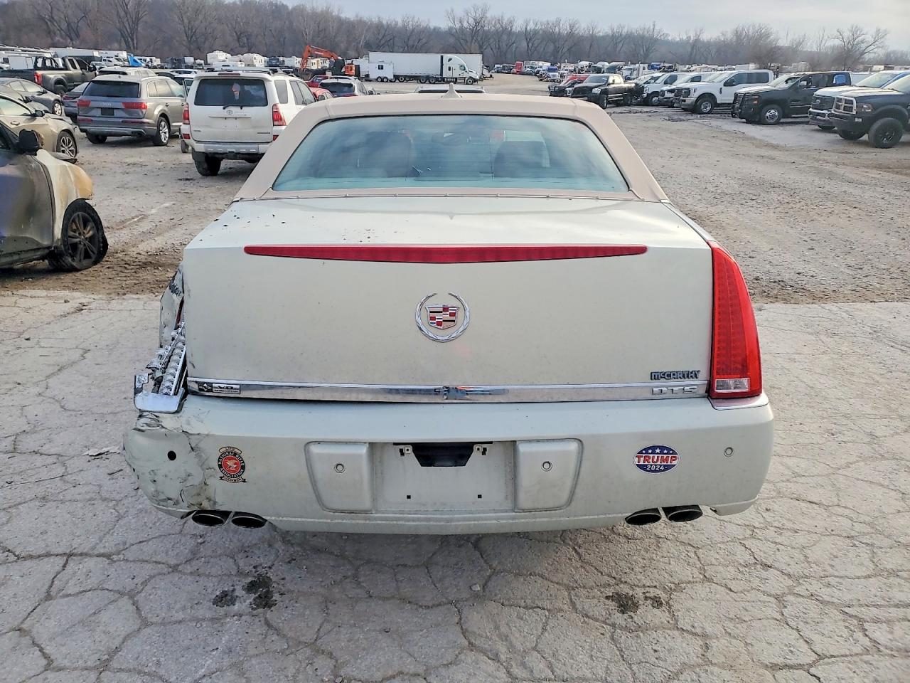 2010 CADILLAC DTS photo 6