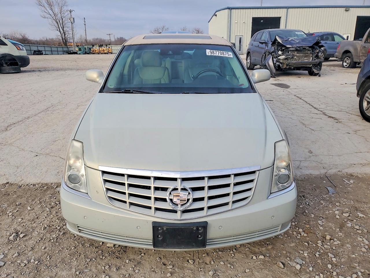 2010 CADILLAC DTS photo 5