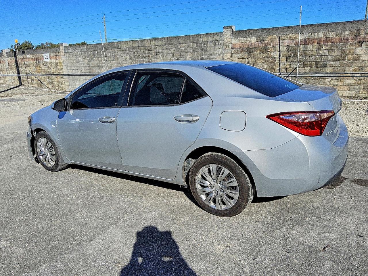 2018 TOYOTA COROLLA L photo 2