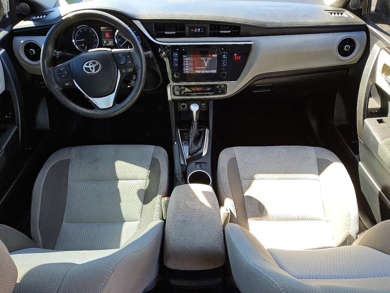 2018 TOYOTA COROLLA L photo 8