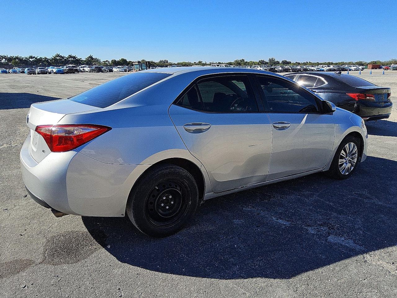 2018 TOYOTA COROLLA L photo 3