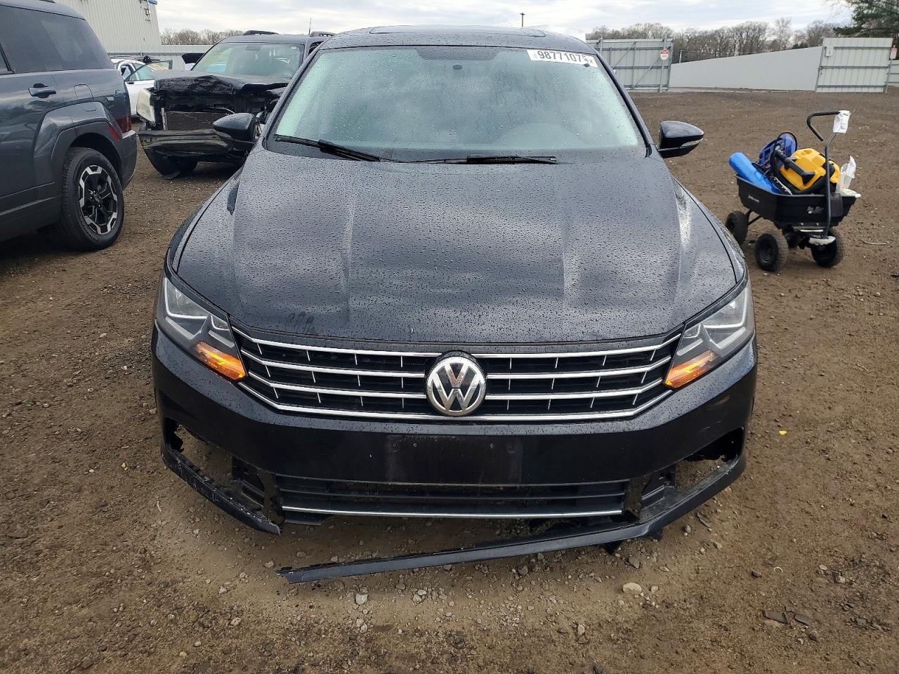 2019 VOLKSWAGEN PASSAT WOLFSBURG photo 5