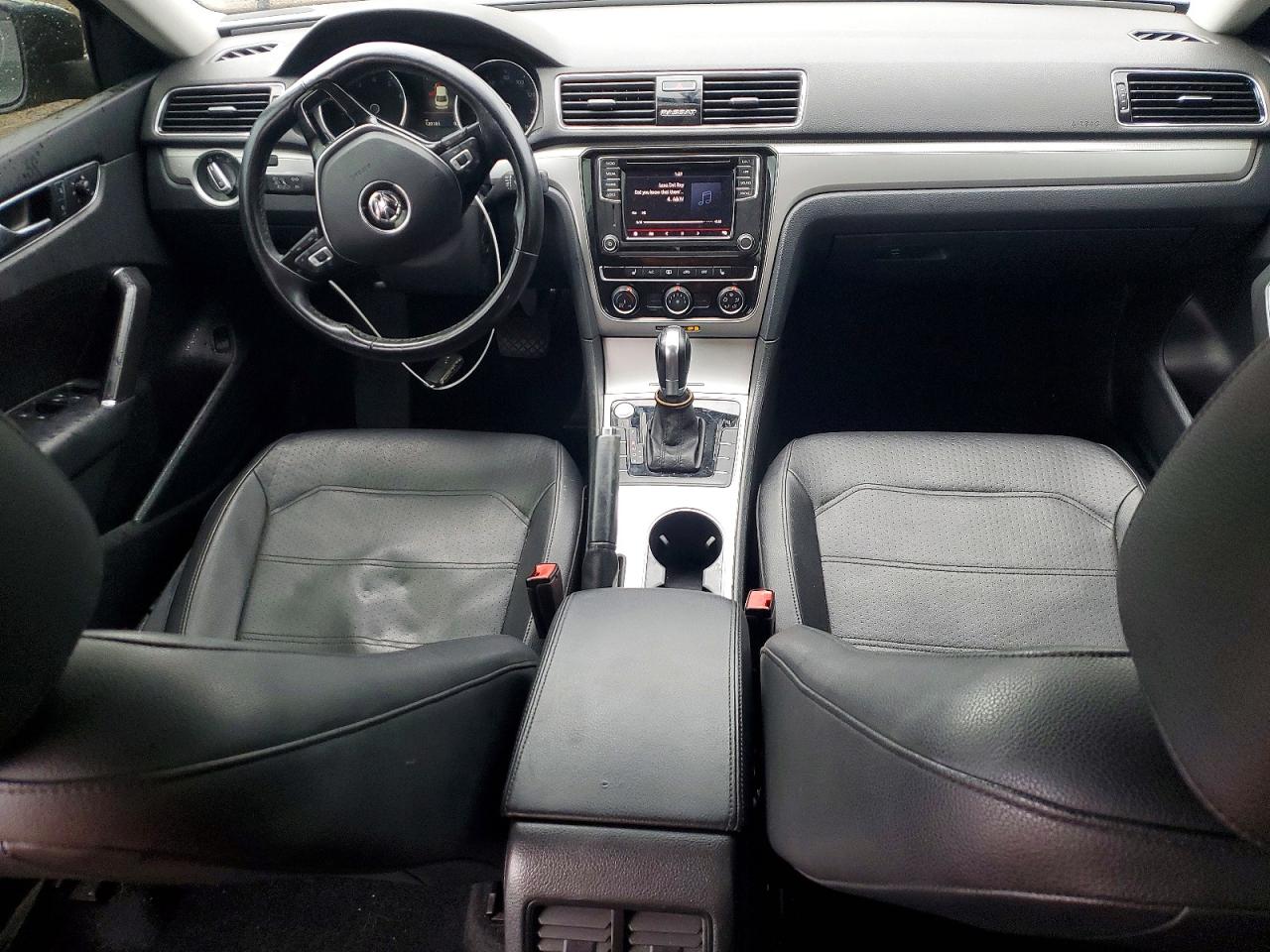 2019 VOLKSWAGEN PASSAT WOLFSBURG photo 8