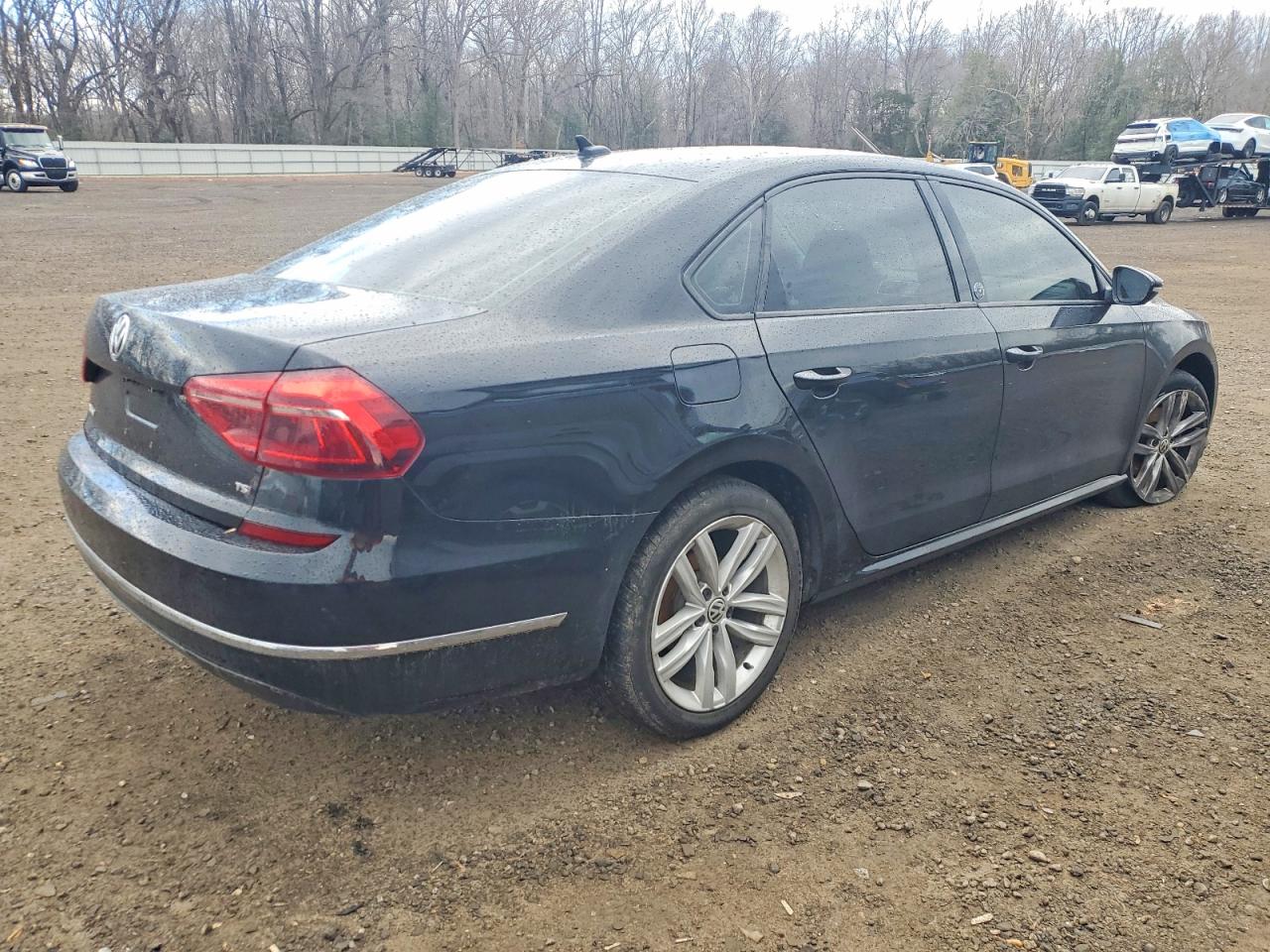 2019 VOLKSWAGEN PASSAT WOLFSBURG photo 3