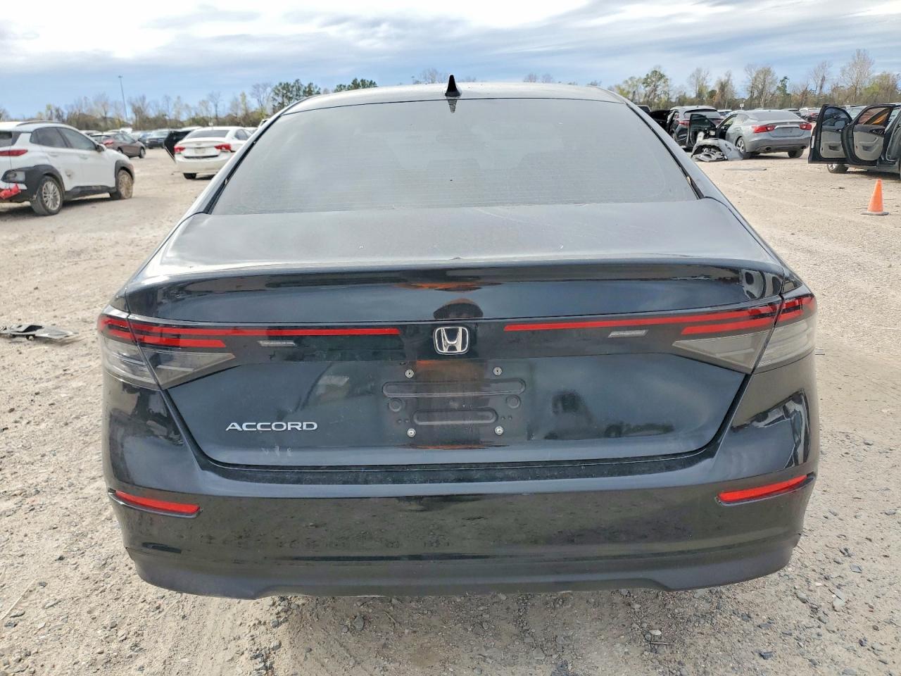 2024 HONDA ACCORD EX photo 6