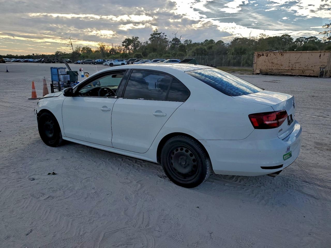 2017 VOLKSWAGEN JETTA S photo 2