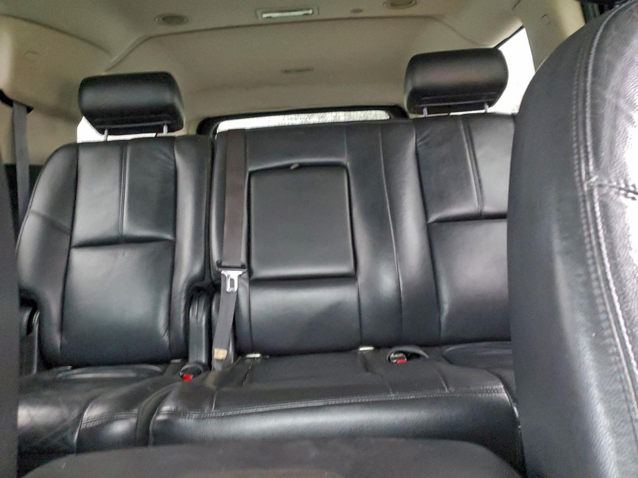 2010 CHEVROLET SUBURBAN K1500 LT photo 10