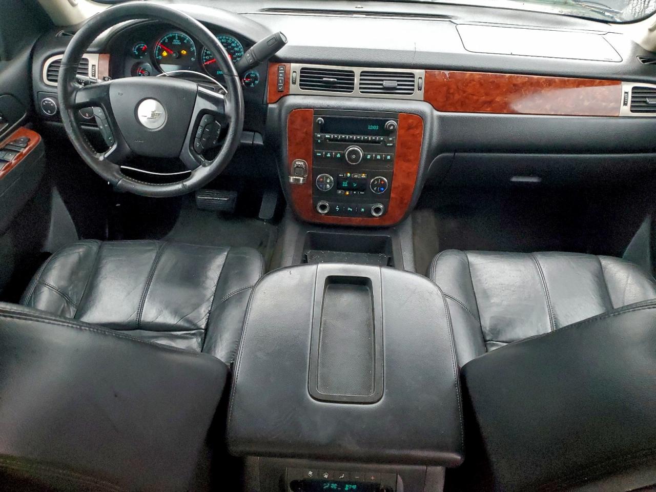 2010 CHEVROLET SUBURBAN K1500 LT photo 8