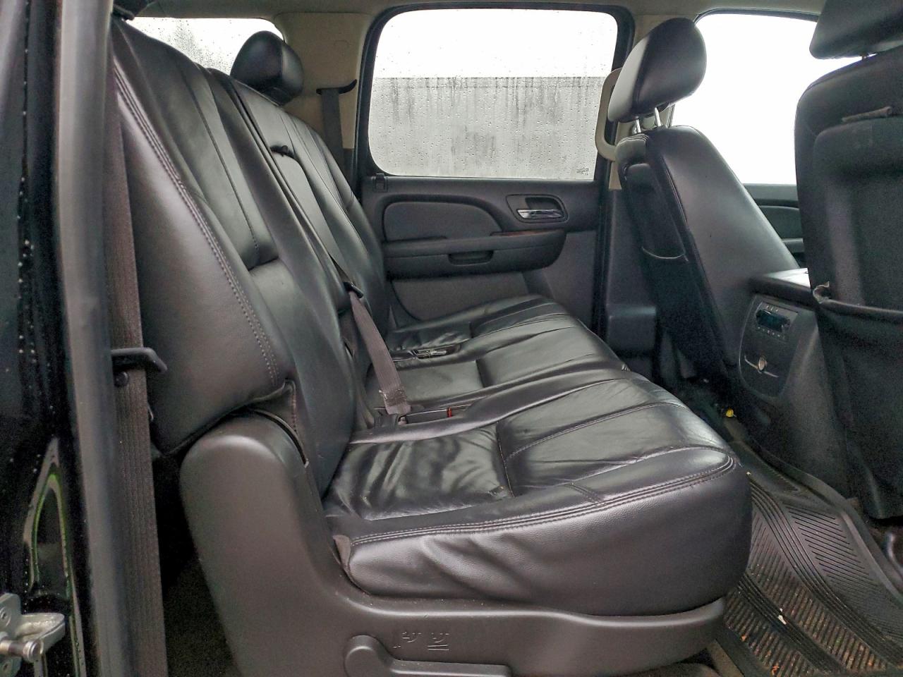 2010 CHEVROLET SUBURBAN K1500 LT photo 11