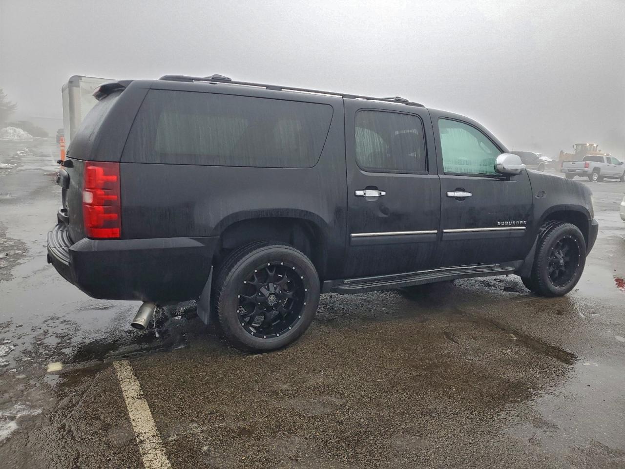 2010 CHEVROLET SUBURBAN K1500 LT photo 3