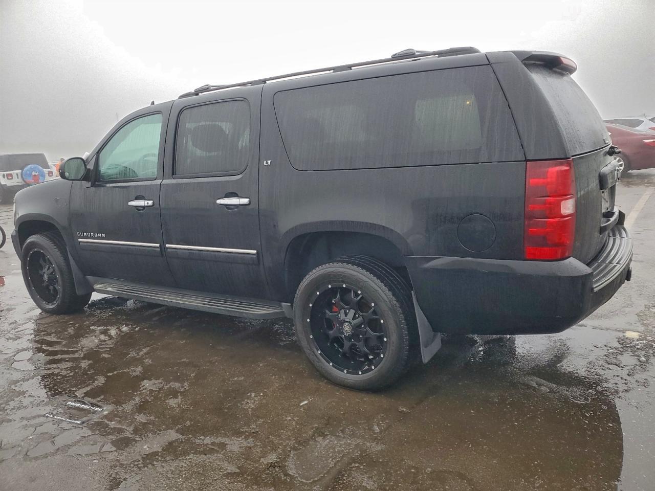 2010 CHEVROLET SUBURBAN K1500 LT photo 2