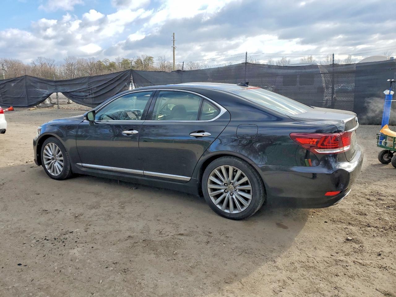 2015 LEXUS LS 460 photo 3