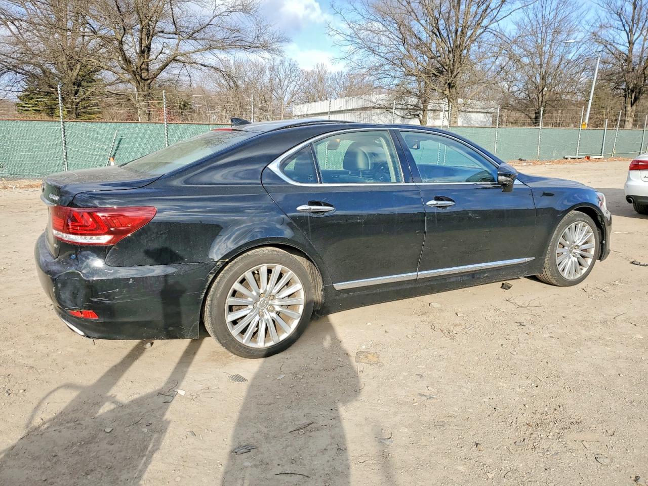 2015 LEXUS LS 460 photo 5